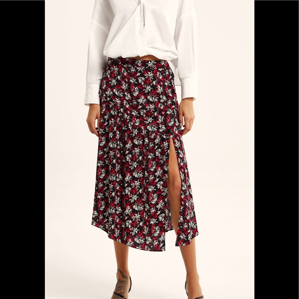 ZARA FLORAL SKIRT XS